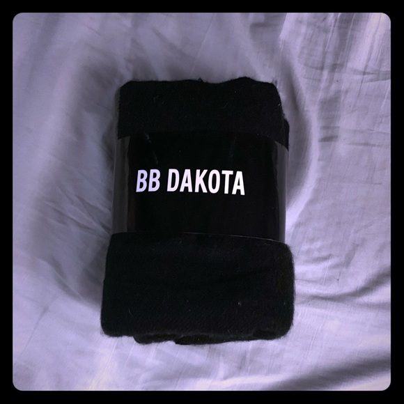 BB Dakota Sweaters - BB Dakota Poncho BB Dakota Sweaters - BB Dakota Poncho